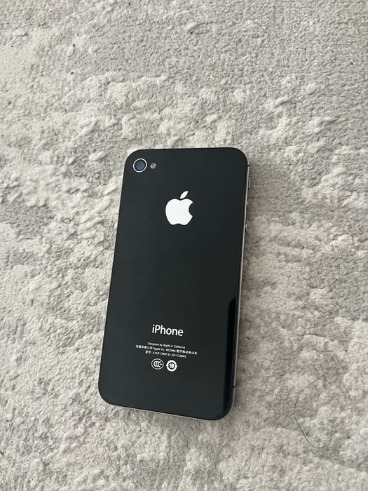 Apple 4s.