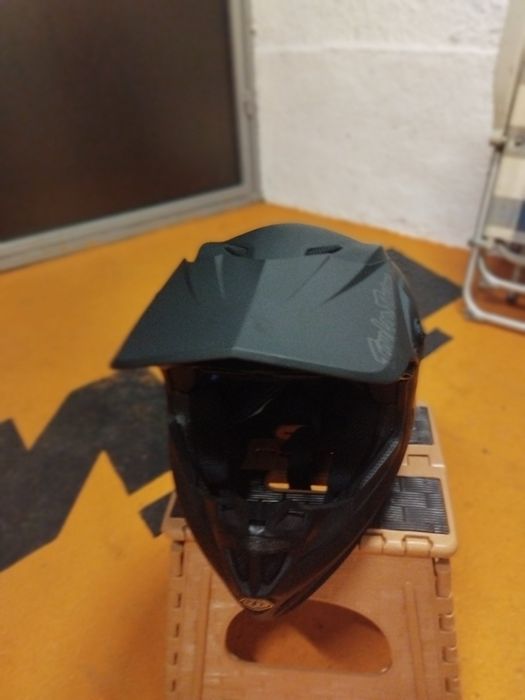 Troy lee каска youth gp размер 50-51 YM