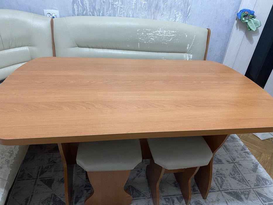 Кухонный стол