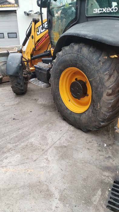 Vind buldoexcavator jkb din 2012  se poate vedea in arad si proba