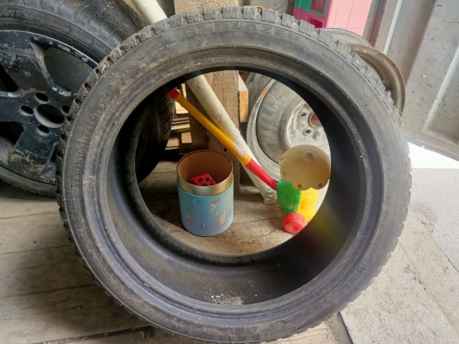 Продам шины,резина 1 штука с диском