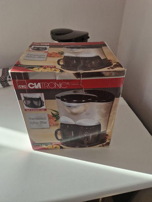 Cafetiera Clatronic cu 2 cani incluse