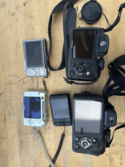 Vand un lot de aparate sony