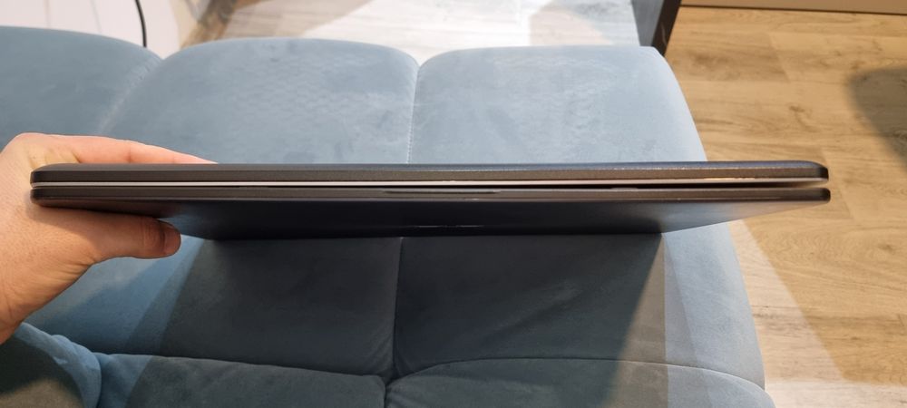 Laptop Asus Vivobook 17"