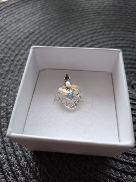 Сребърна висулка във форма на сърце