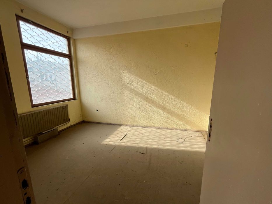 Продава се Къща в Казанлък - 500 кв.м за 459 €/кв.м - Снимка #4