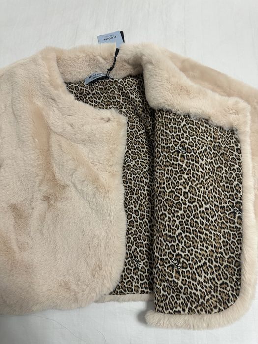 Луксозно марково късо палто Blumarine