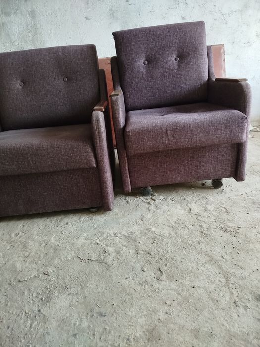 Диван и кресло б/у в хорошем состоянии,качественный