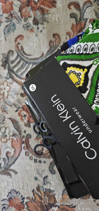 chiloti barbati scrie pe ei Calvin Klein