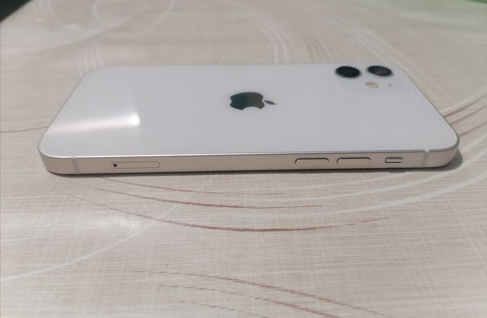 iPhone 12, 64 GB, White с гаранция