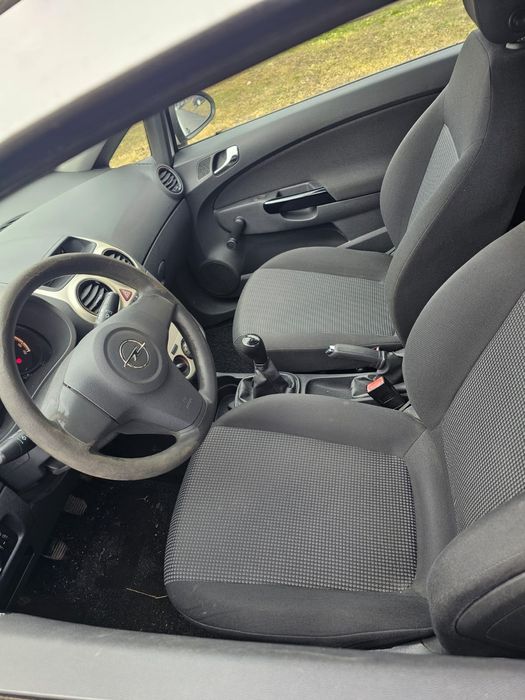 Dezmembrez opel corsa d 2010 e5