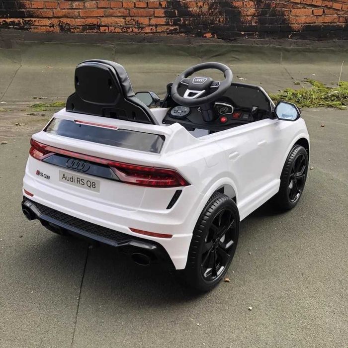 Акумулаторна кола Audi RS Q8 с WiFi меки гуми и кожена седалка и MP3 12V металик
