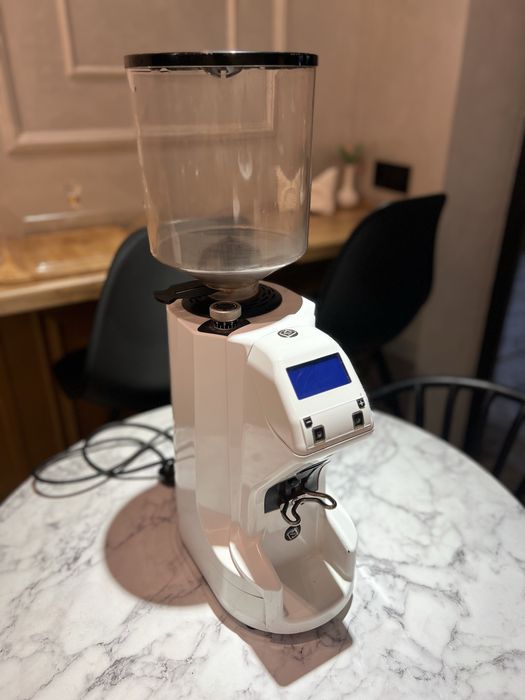 Профессиональная кофемолка Nuova Simonelli — для идеального эспрессо!