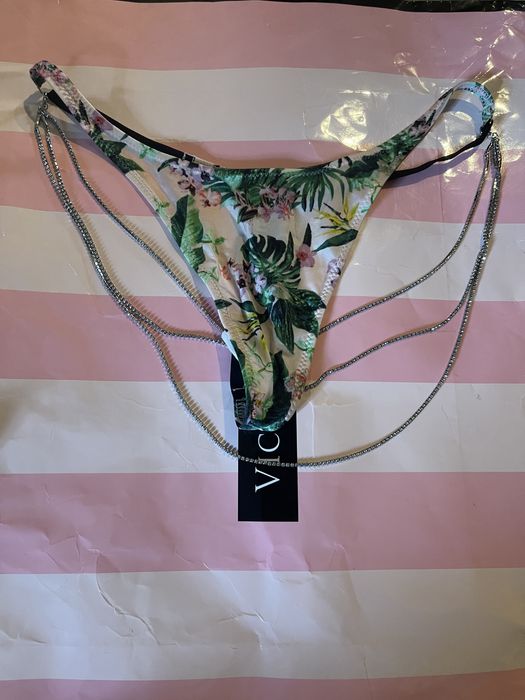 Lenjerie intima Victoria’s Secret
