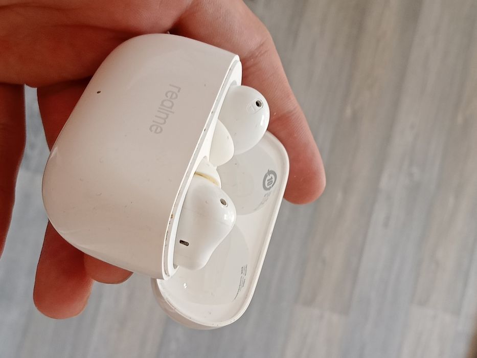 Продам наушники realme