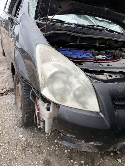 Toyota Corolla Verso 2.2 на части