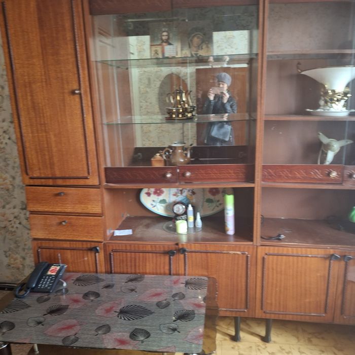 Продам мебель б/у сервант,шкаф,диван