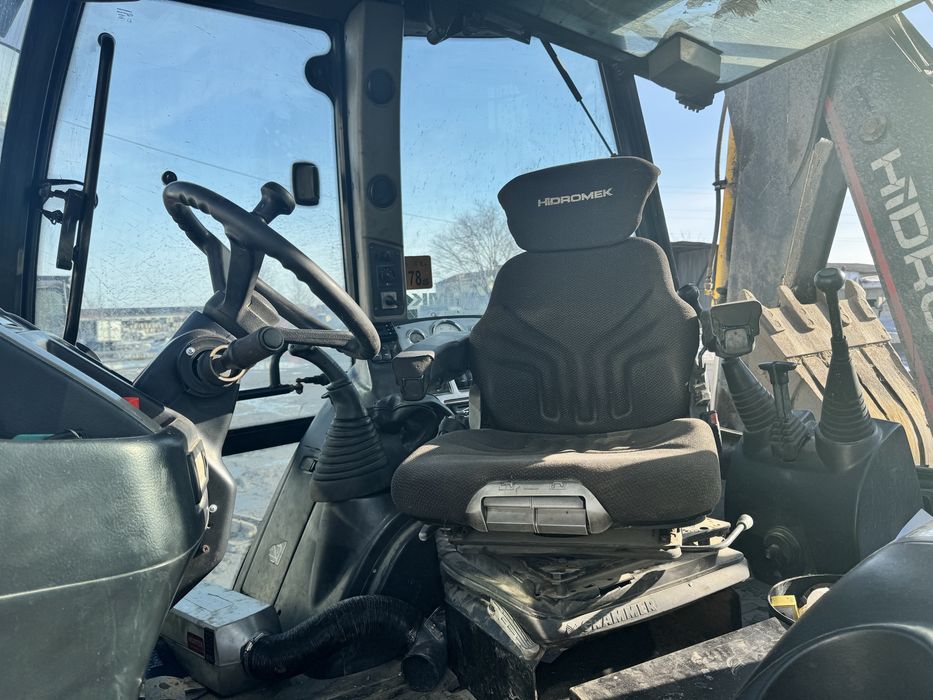 Экскаватор-пргрузчик продам