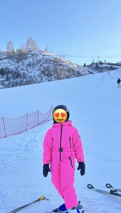 Продам зимний комбинезон на девочку 134