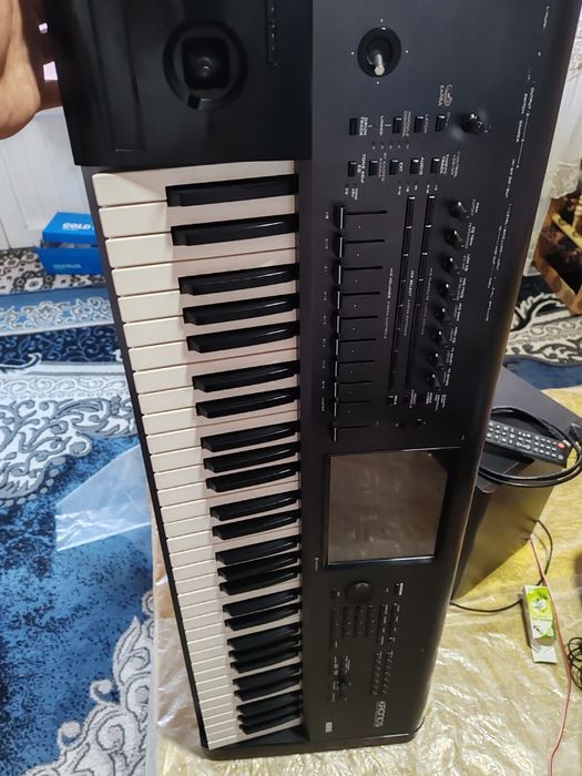 Korg Kronos 1sotiladi holati yaxshi chexol va kabel qo'shib beraman