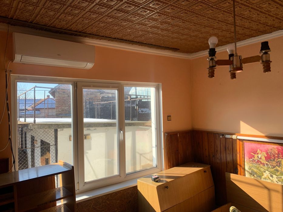 Едноетажна къща с гараж