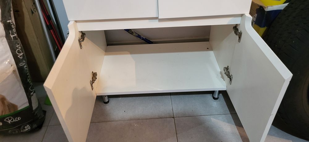 Раковина с ванным гарнитуром