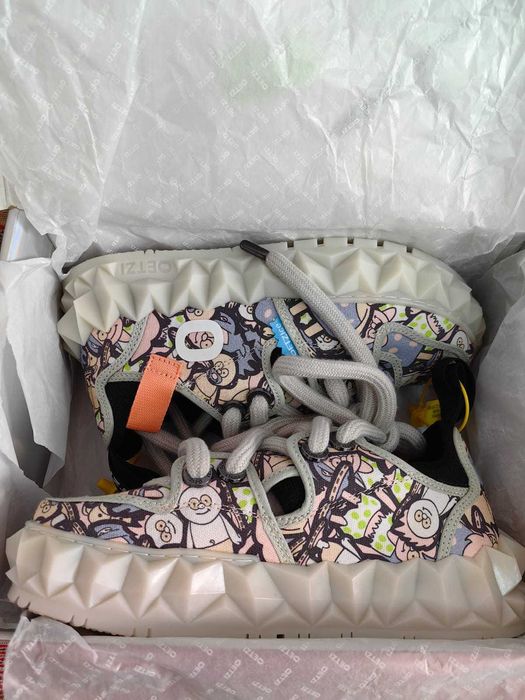 Продаю женские кеды