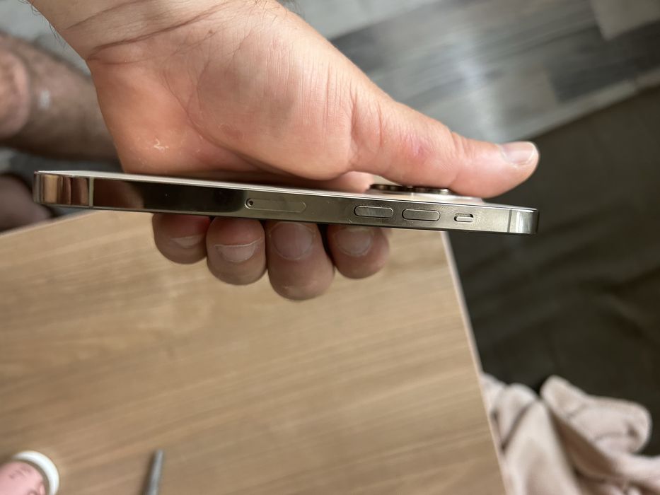 Телефон IPhone 14 pro
