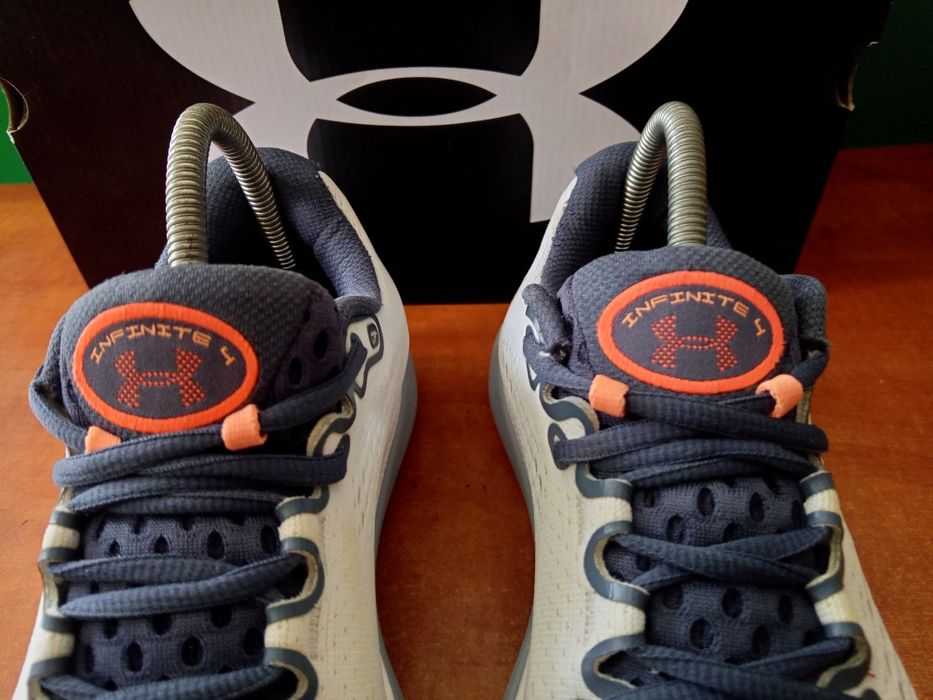 Under Armour HOVR Infinite 4 Номер 39 Стелка 26 см. 100% Оригинални