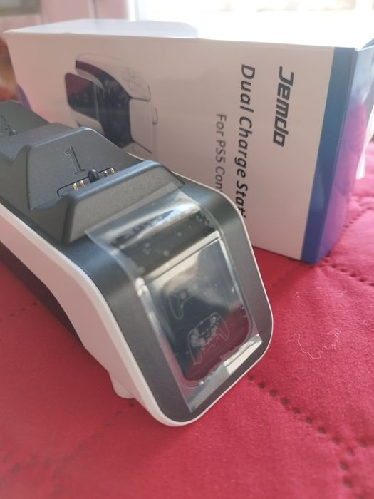 Зарядна станция за джойстици PS5