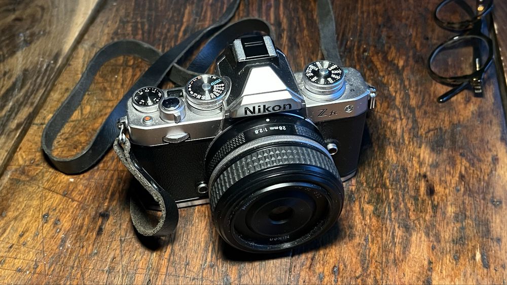 Nikon Z Fc kit cu 28mm f2.8 SE ca nou