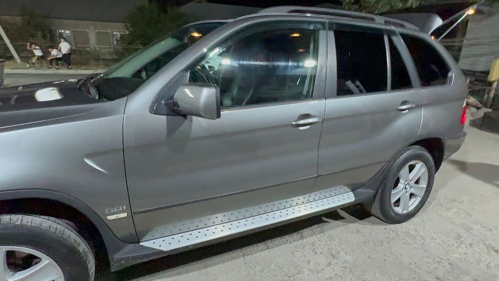 Автомобиль BMW X5 в отличном состоянии