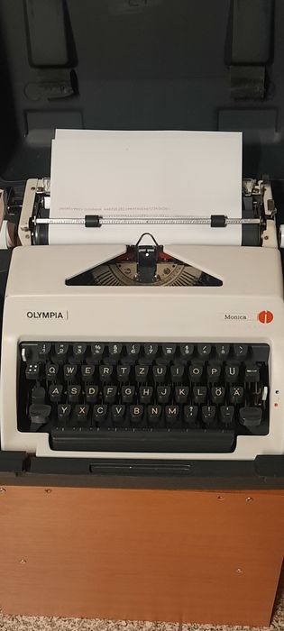 Mașină de scris Olympia Monica impecabilă