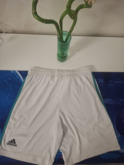 Pantaloni scurti adidas