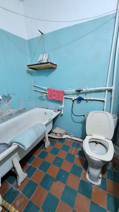 Ахунбабайский массив за канал 1 хона