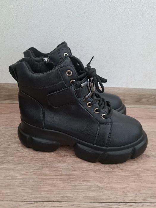 Демисезонные ботинки новые 38