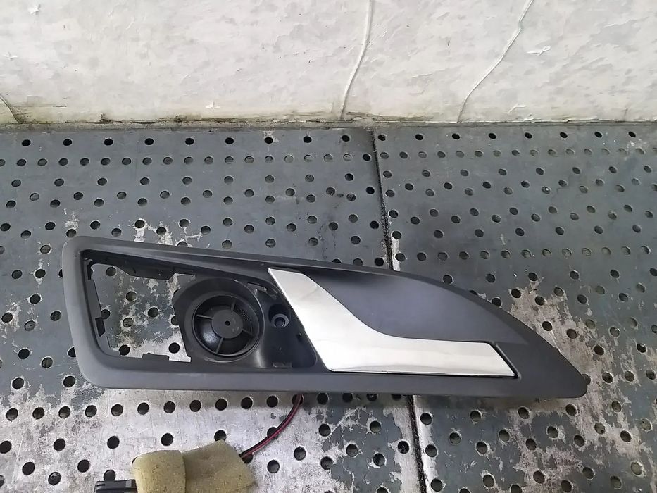 Maner interior boxa tweeter usa dreapta spate skoda yeti 5l 1z0839248 1z0035411p