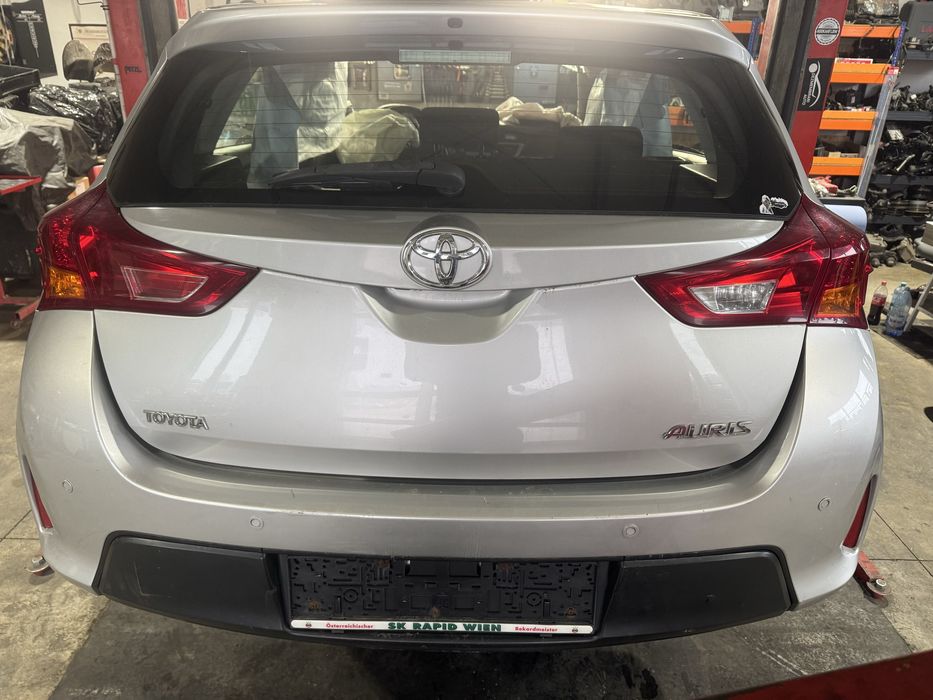 Haion complet cu lunetă  OE Toyota Auris E180 Hatchback 2014 argintiu