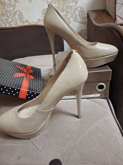 Туфли на высоком каблуке