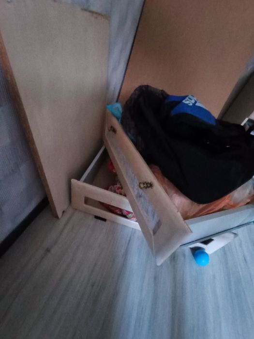 Продам шкаф с 2 комодами