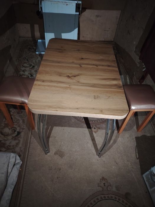 Продам стол и стулья