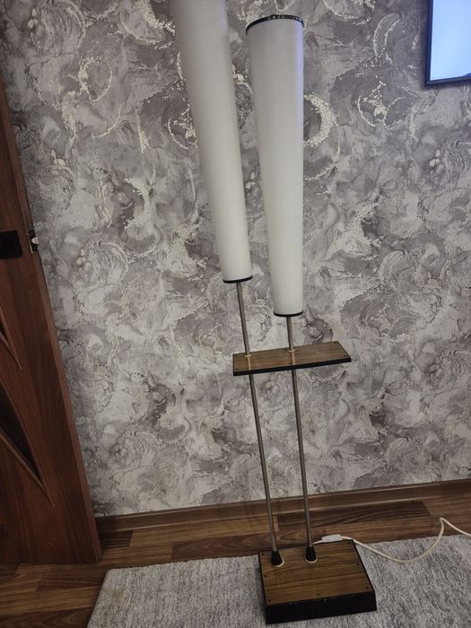 Продам напольную лампу