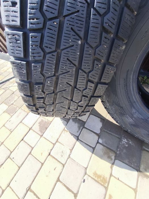 Продам зимние шины 265/70/17