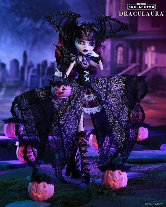 Skullector Дракулаура "Howliday" Monster High