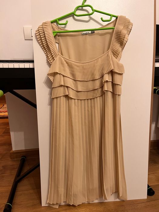 Rochie plisată crem