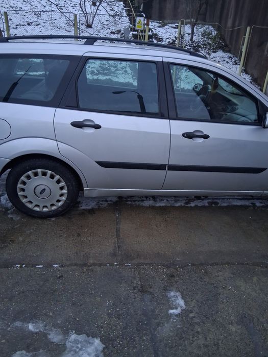 Vand/ dezmembrez ford focus