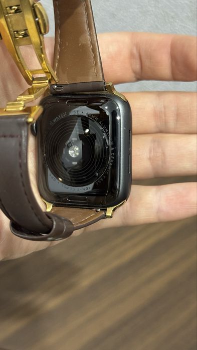 Продам Apple Watch SE 44mm.
