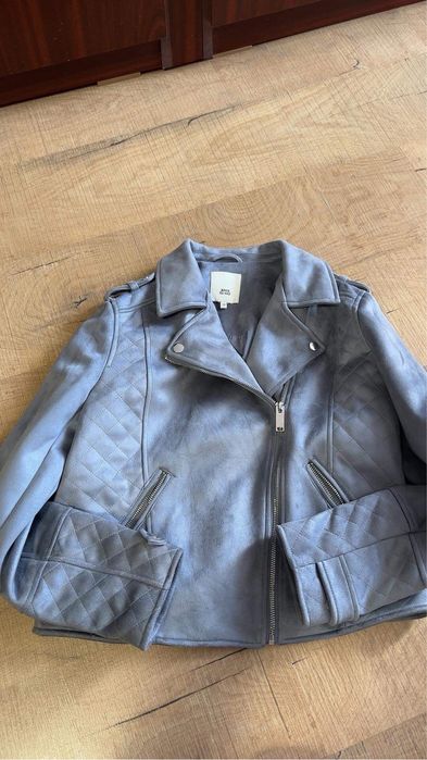 Geaca piele intoarsa femei River Island.