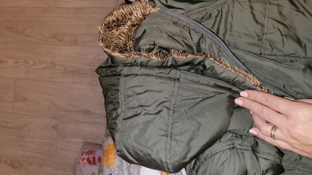 Haina dama groasa marime M cu glugă, lunga