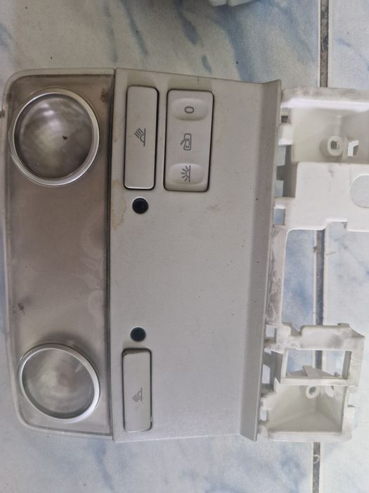 Vand panou lumini plafoniera golf 5 1  1 .9 tdi perfect funcțională cu tot cu becurile incluse care funcționează
